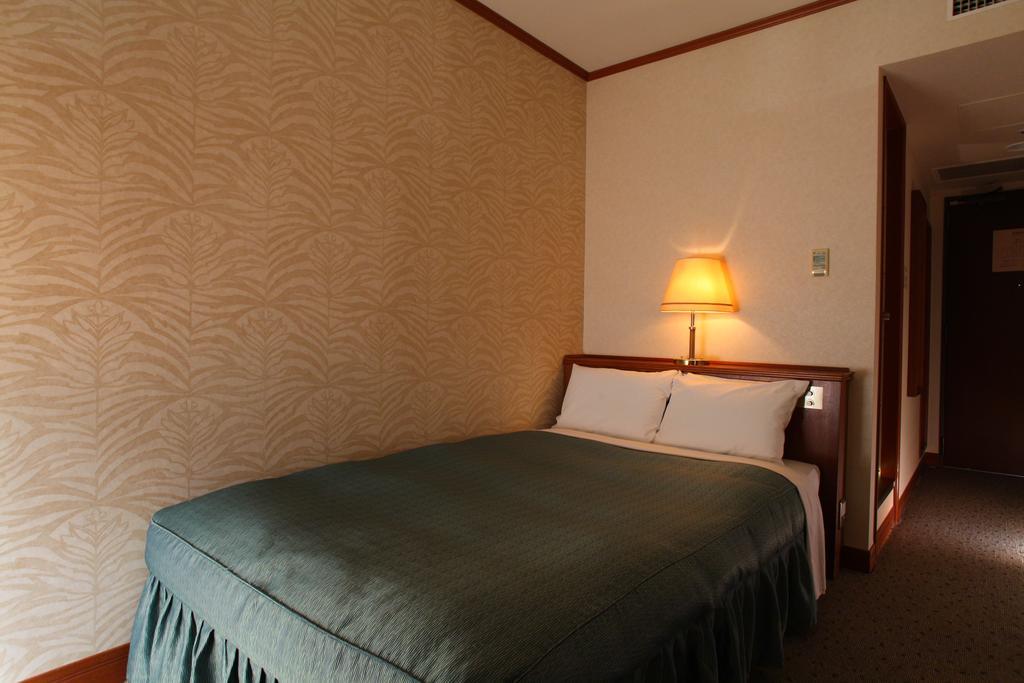 Doppelzimmer mit mit kleinem Doppelbett - Nichtraucher
